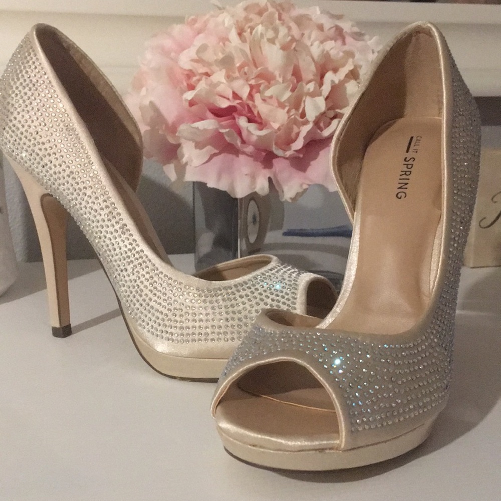 BRAND NWT Call it Spring cream rhinestone heels